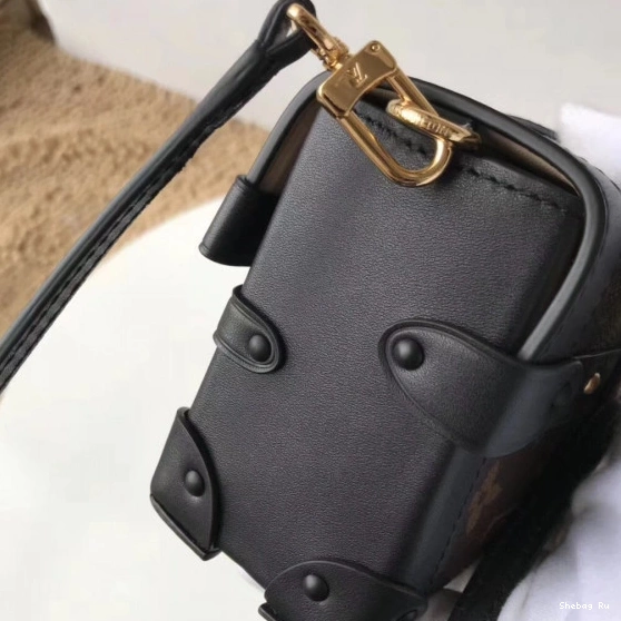 Malle Louis Vuitton Petite CHANELutch Trunk 0723